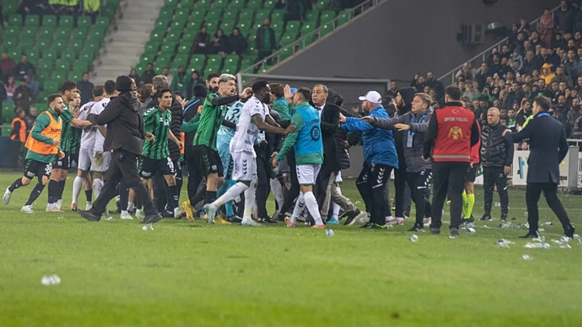 Kocaelispor’dan Sakaryaspor maçı açıklaması: Acımasızca ve alçakça fiziki saldırılarda bulunuldu