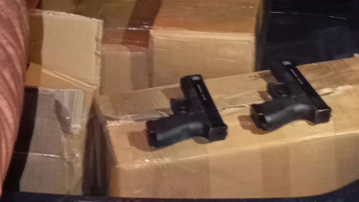 Bursa’da operasyon! 150 adet suikast silahı ele geçirildi