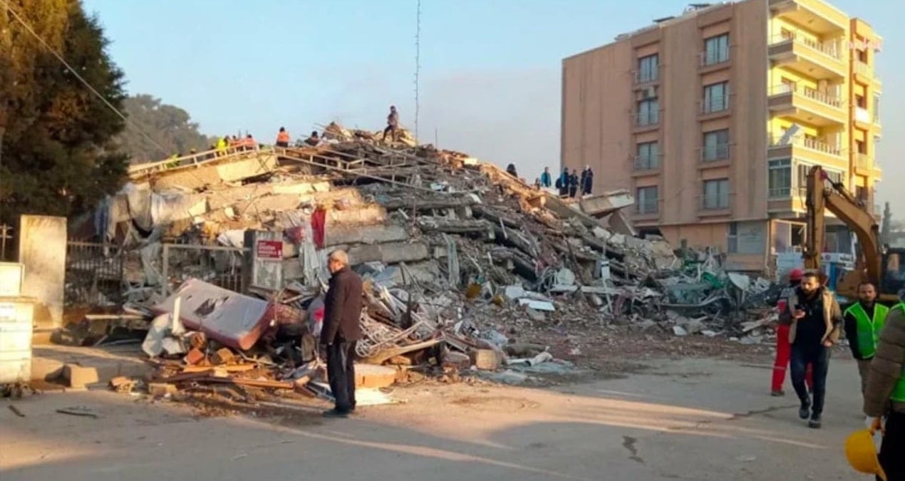 Hatay’da depremden İki yıl sonra ilk mahkeme… 55 kişiye mezar olan Kupik Apartmanı davası başladı