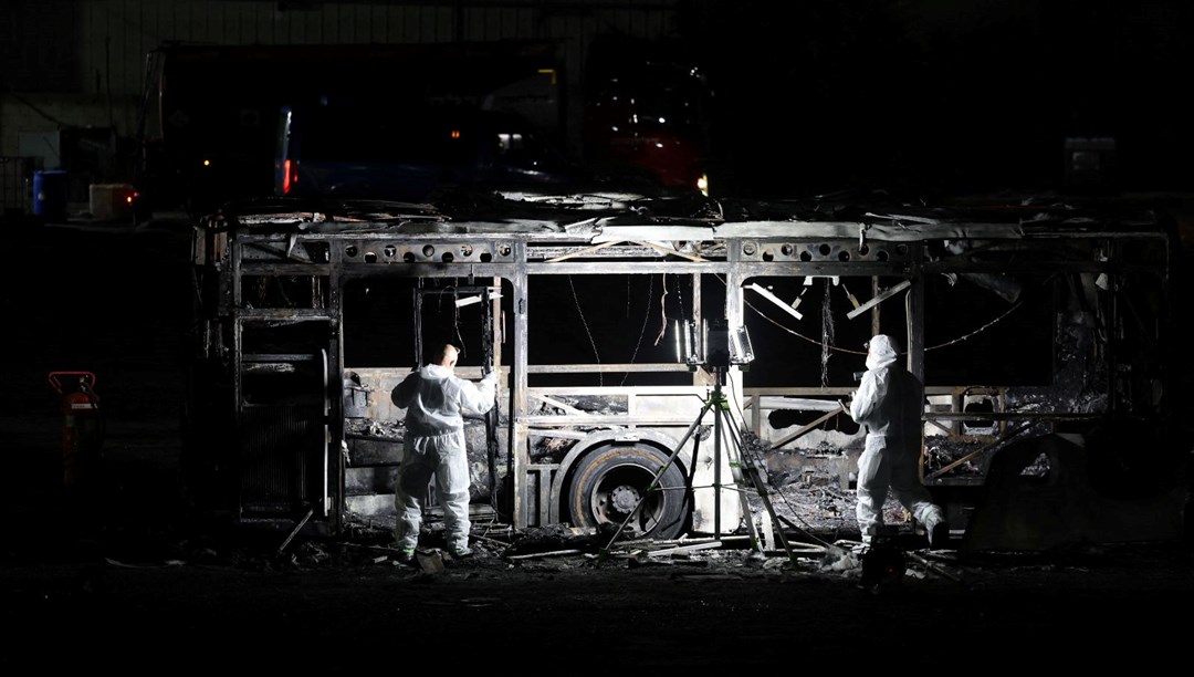 Tel Aviv’de zaman ayarlı saldırı: Otobüsler patladı, hükümet alarma geçti