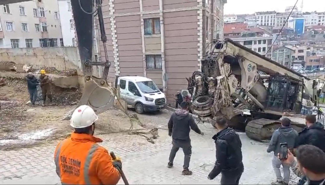 İstanbul’da korku dolu anlar: 200 tonluk makine yokuş aşağı
kaydı